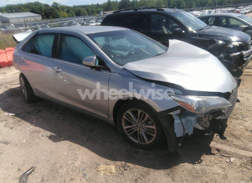 2017 Toyota Camry SE (VIN 4T1BF1FK6HU728055) main photo