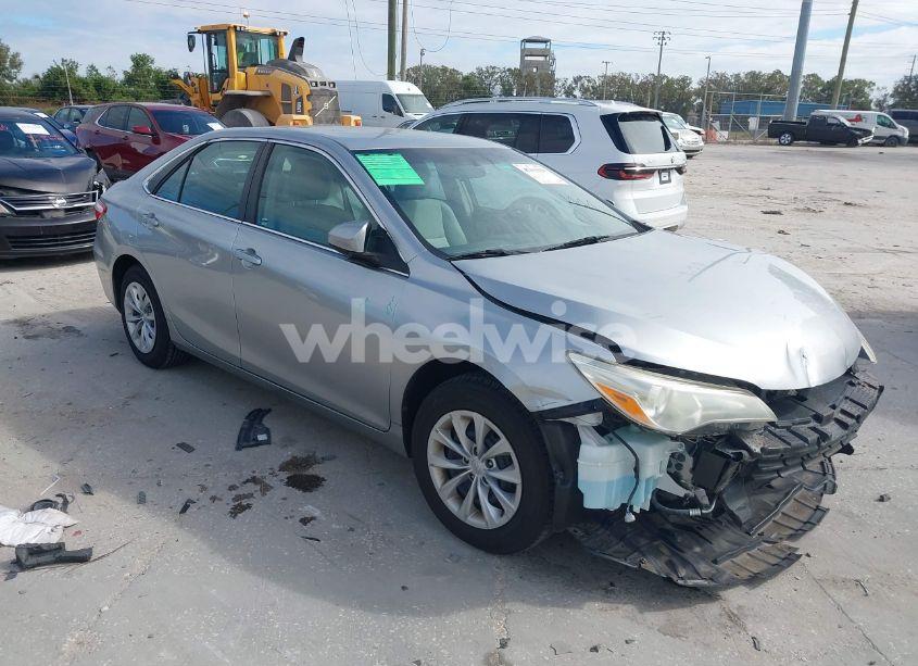 2017 Toyota Camry LE (VIN 4T1BF1FK6HU748337) main photo