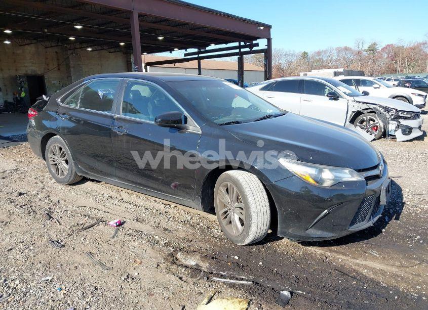 2017 Toyota Camry SE (VIN 4T1BF1FK6HU776185) main photo