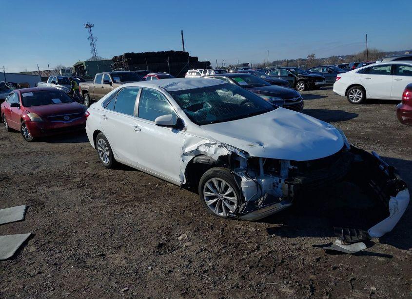 2017 Toyota Camry LE (VIN 4T1BF1FK6HU781631) main photo