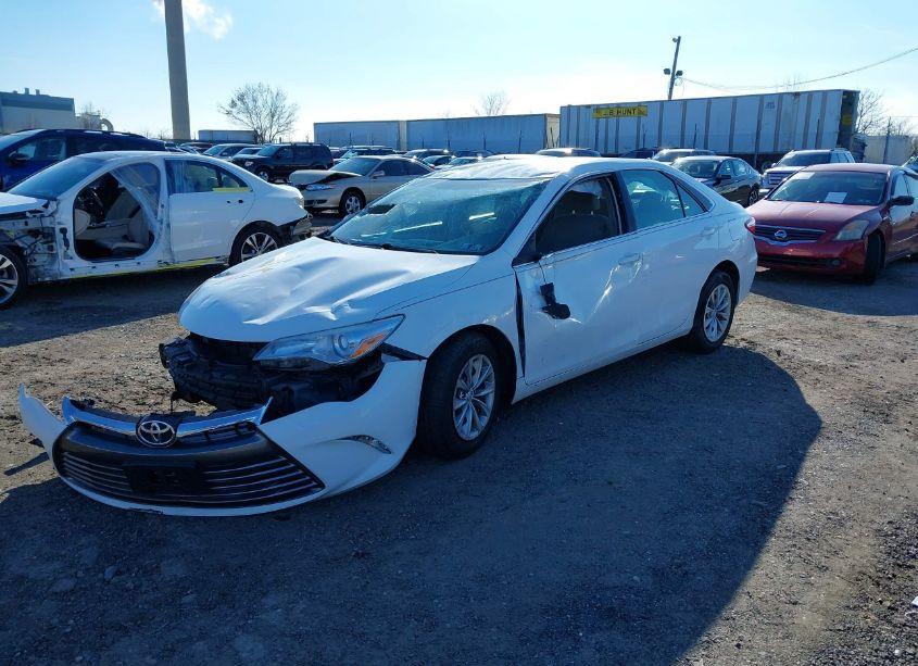 Photo 2 of 2017 Toyota Camry LE (VIN 4T1BF1FK6HU781631)