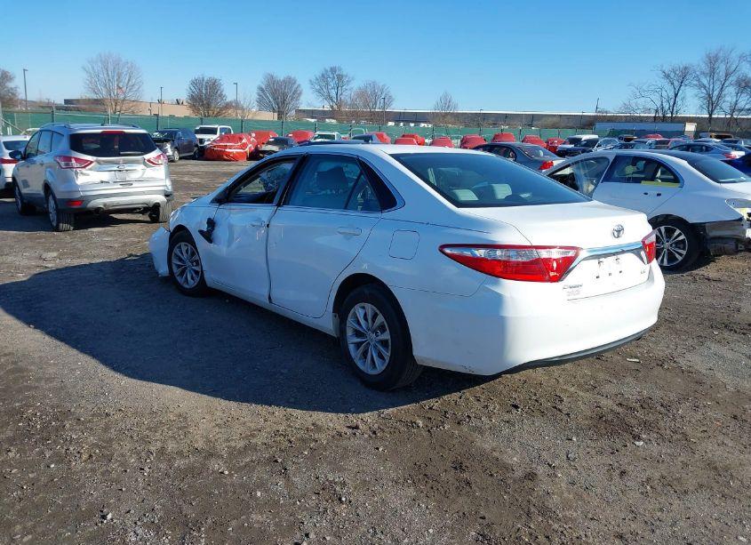 Photo 3 of 2017 Toyota Camry LE (VIN 4T1BF1FK6HU781631)