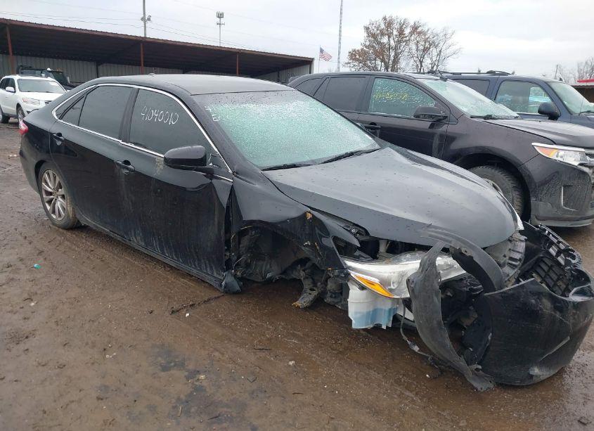 2017 Toyota Camry XLE (VIN 4T1BF1FK6HU796758) main photo