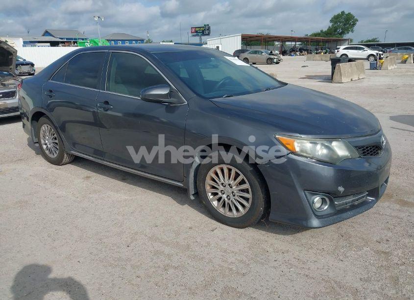 2012 Toyota Camry LE (VIN 4T1BF1FK7CU016582) main photo