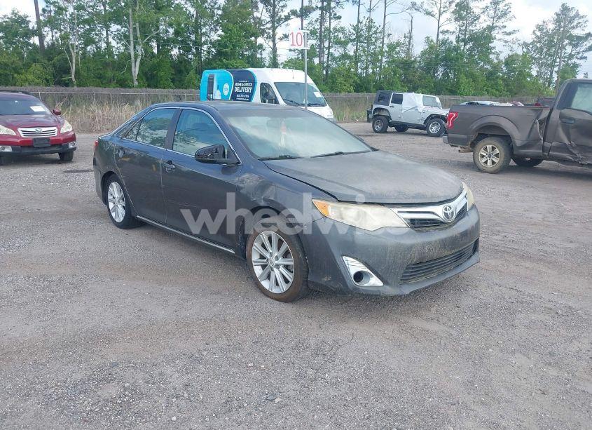 2013 Toyota Camry XLE (VIN 4T1BF1FK7DU214774) main photo