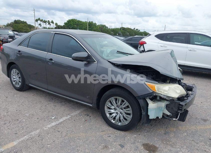 2013 Toyota Camry LE (VIN 4T1BF1FK7DU237679) main photo