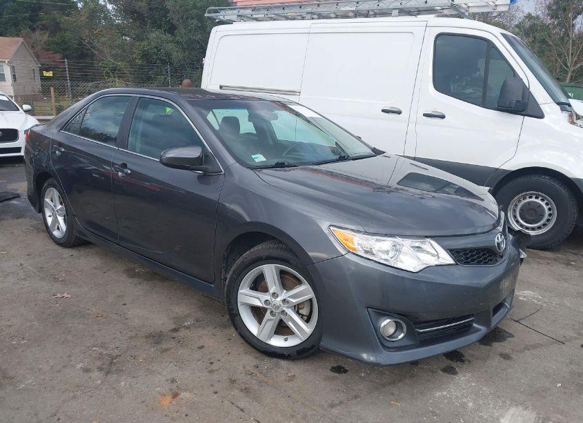 2013 Toyota Camry SE (VIN 4T1BF1FK7DU241828) main photo