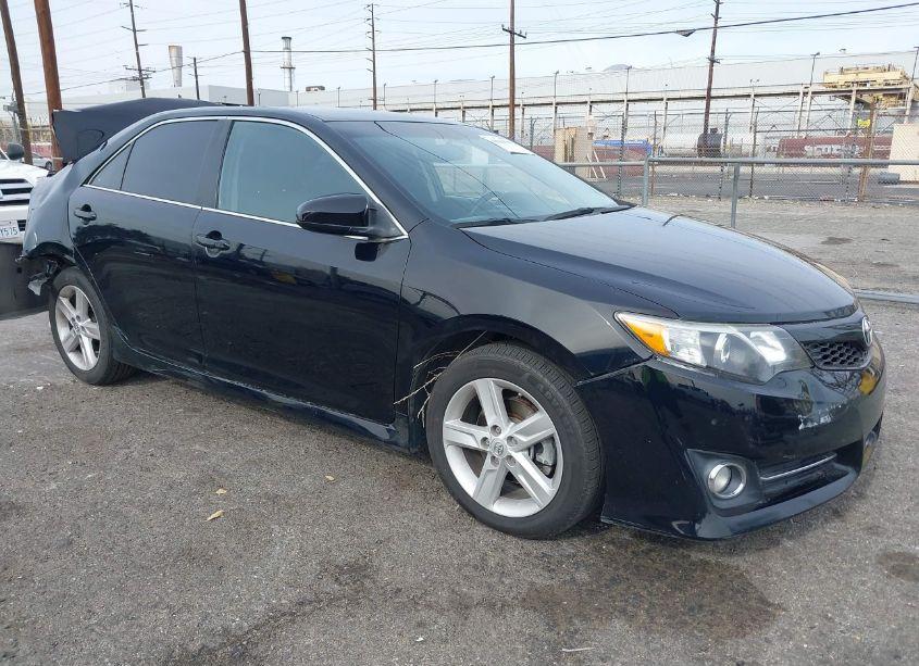 2013 Toyota Camry SE (VIN 4T1BF1FK7DU268463) main photo