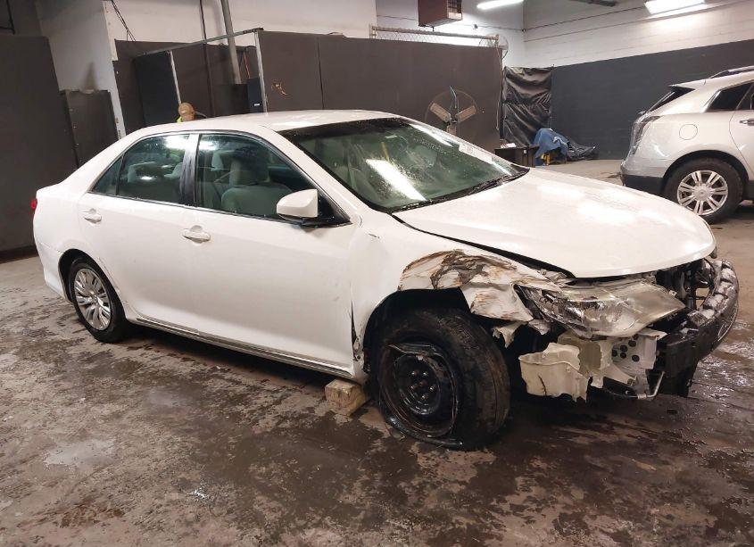 2013 Toyota Camry LE (VIN 4T1BF1FK7DU637631) main photo