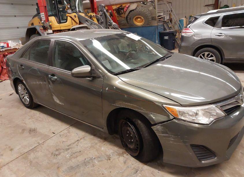 2013 Toyota Camry LE (VIN 4T1BF1FK7DU643879) main photo