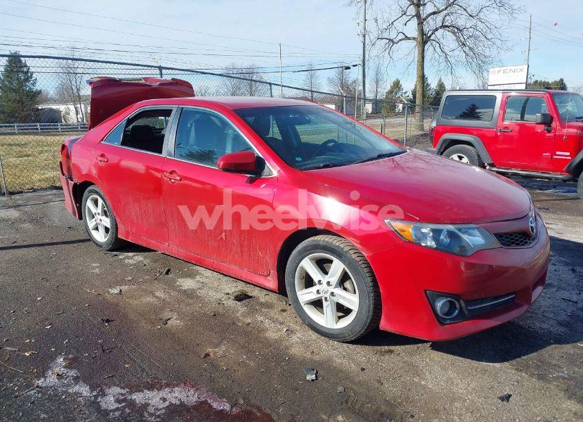 2013 Toyota Camry SE (VIN 4T1BF1FK7DU649343) main photo