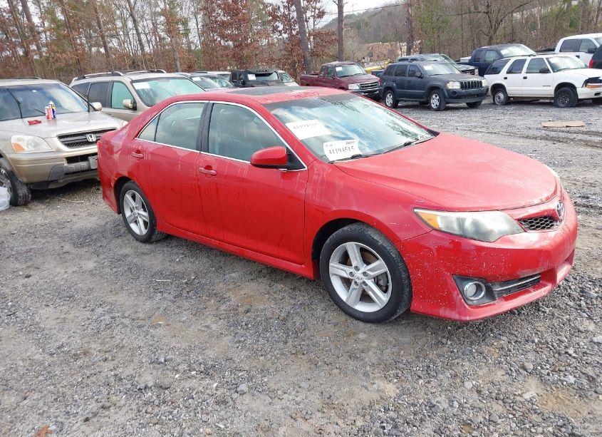 2013 Toyota Camry SE (VIN 4T1BF1FK7DU656907) main photo
