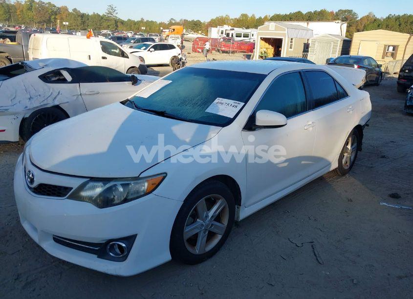 Photo 2 of 2013 Toyota Camry SE (VIN 4T1BF1FK7DU661959)
