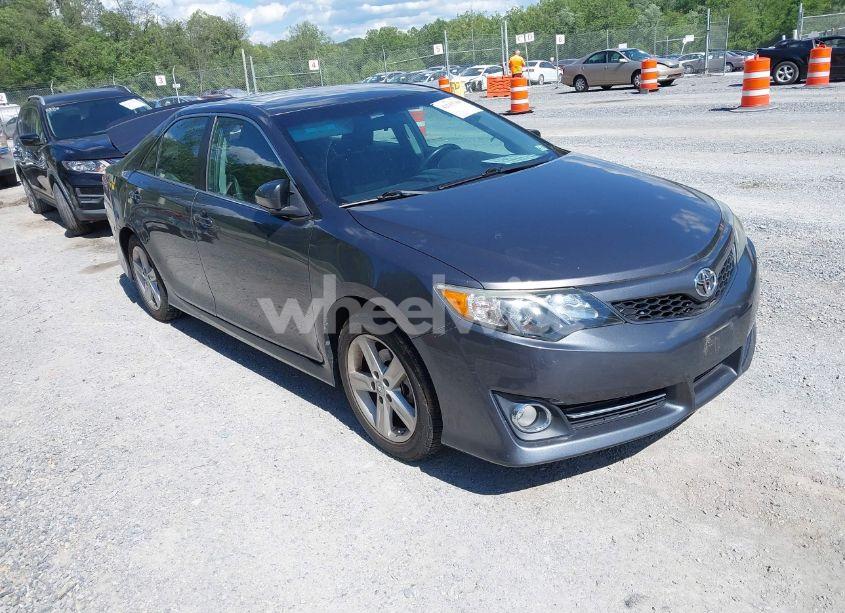 2014 Toyota Camry SE (VIN 4T1BF1FK7EU301253) main photo