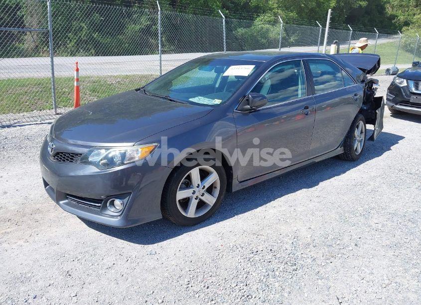Photo 2 of 2014 Toyota Camry SE (VIN 4T1BF1FK7EU301253)