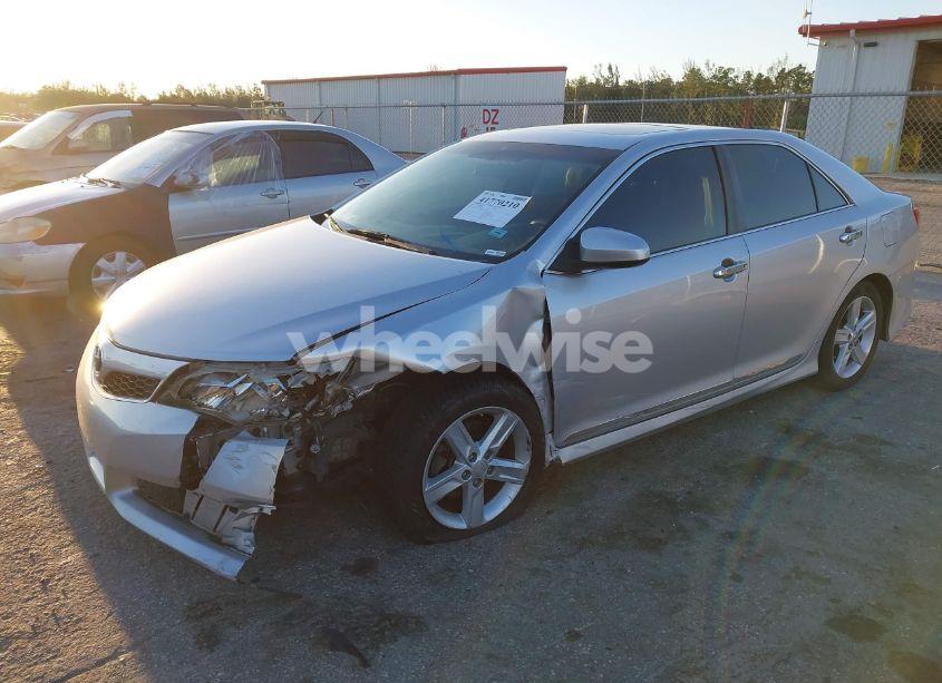 Photo 2 of 2014 Toyota Camry SE (VIN 4T1BF1FK7EU303567)