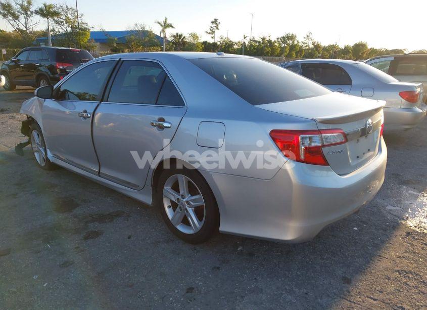 Photo 3 of 2014 Toyota Camry SE (VIN 4T1BF1FK7EU303567)