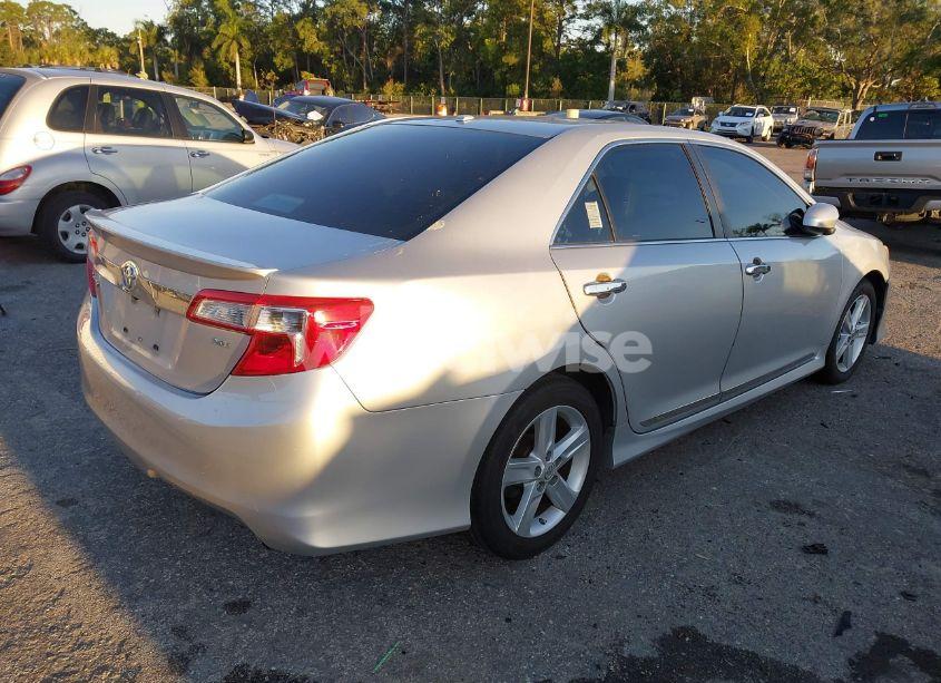 Photo 4 of 2014 Toyota Camry SE (VIN 4T1BF1FK7EU303567)