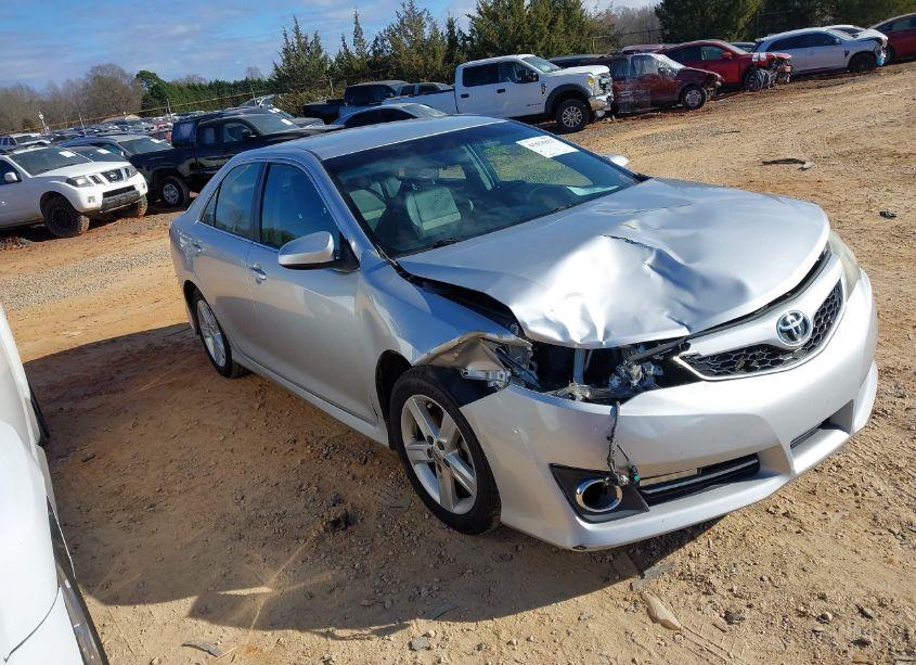 2014 Toyota Camry SE (VIN 4T1BF1FK7EU308851) main photo
