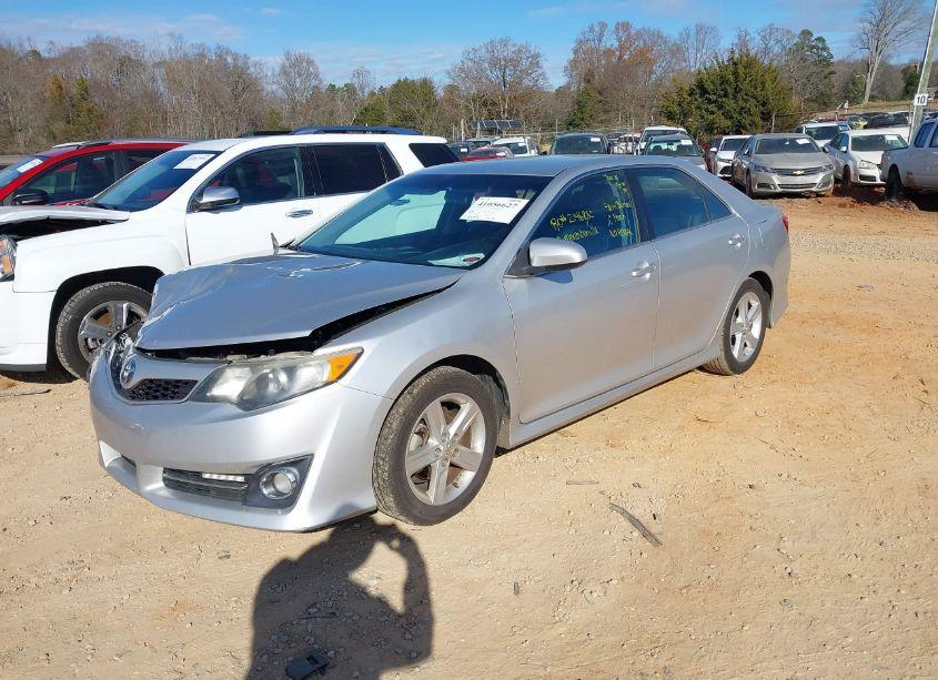 Photo 2 of 2014 Toyota Camry SE (VIN 4T1BF1FK7EU308851)