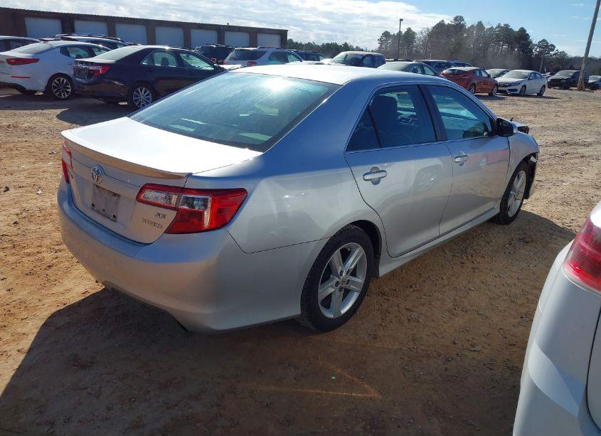 Photo 4 of 2014 Toyota Camry SE (VIN 4T1BF1FK7EU308851)