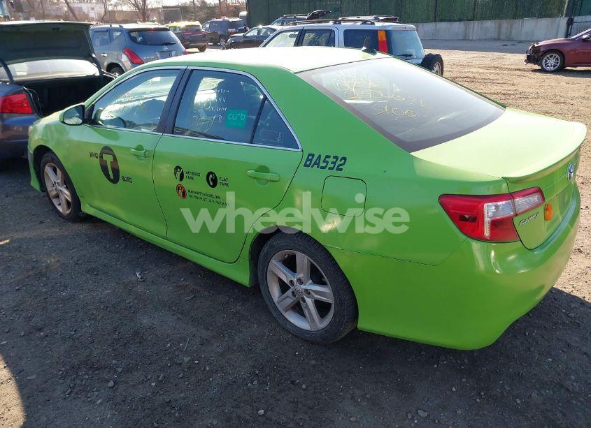 Photo 3 of 2014 Toyota Camry SE (VIN 4T1BF1FK7EU309532)
