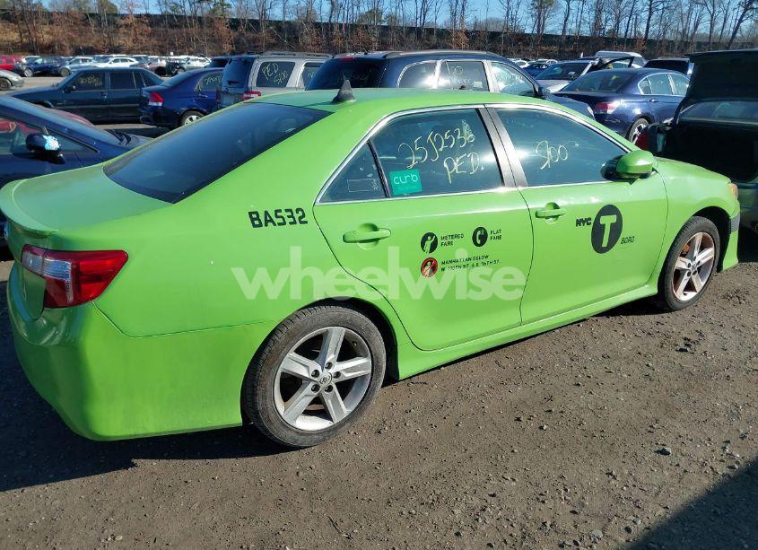 Photo 4 of 2014 Toyota Camry SE (VIN 4T1BF1FK7EU309532)