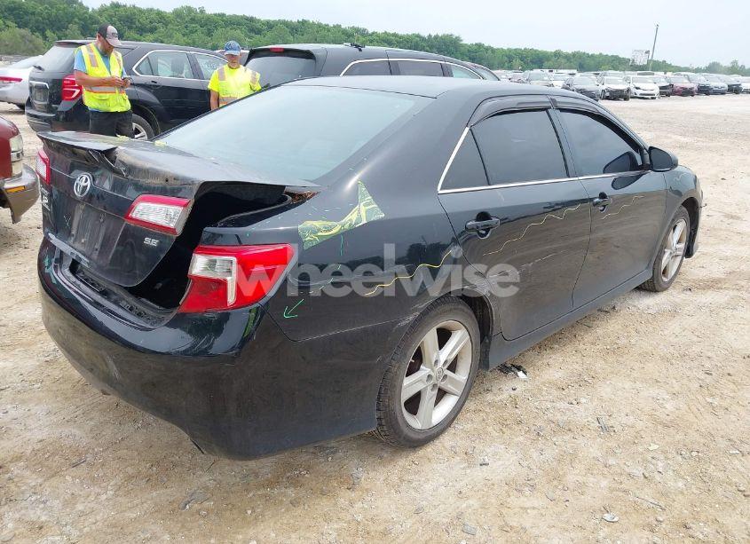 Photo 4 of 2014 Toyota Camry SE (VIN 4T1BF1FK7EU309742)