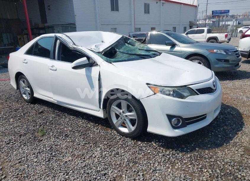 2014 Toyota Camry SE (VIN 4T1BF1FK7EU317016) main photo