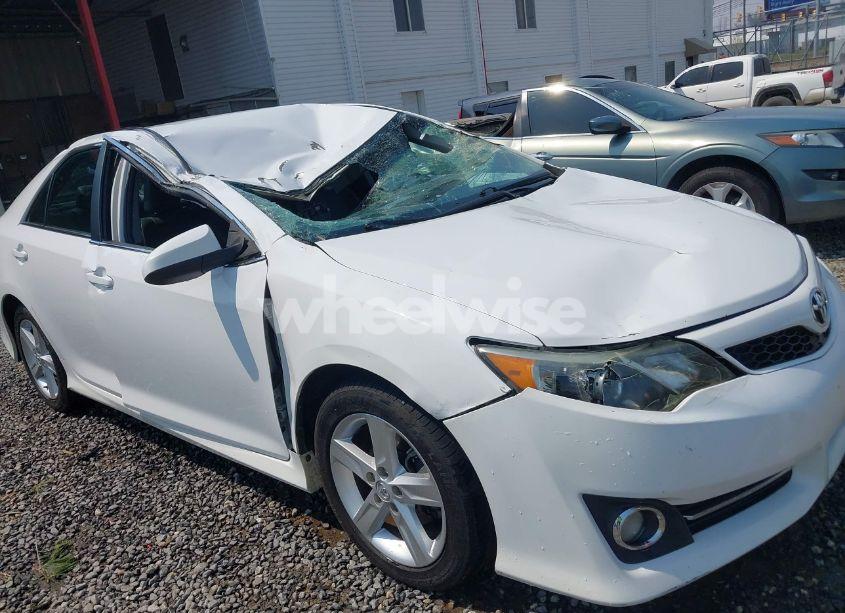 Photo 17 of 2014 Toyota Camry SE (VIN 4T1BF1FK7EU317016)