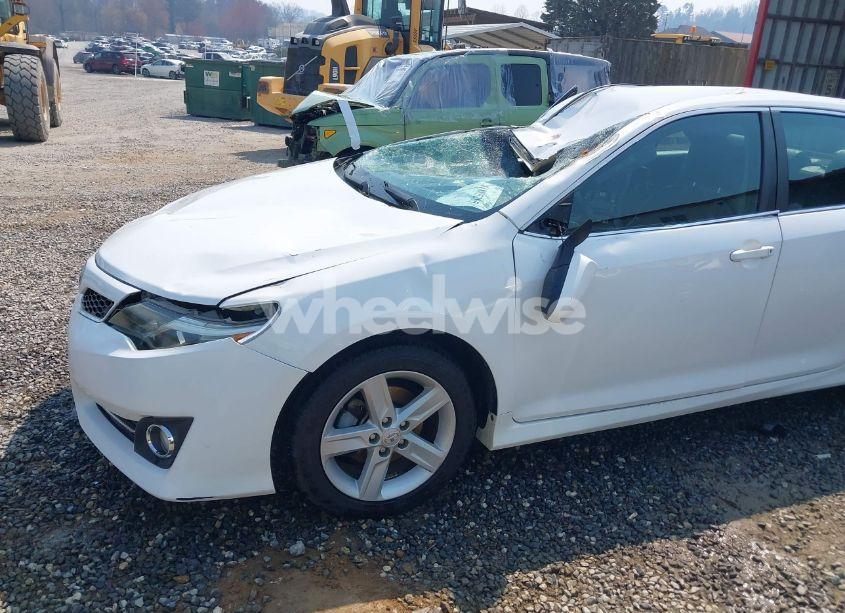 Photo 18 of 2014 Toyota Camry SE (VIN 4T1BF1FK7EU317016)
