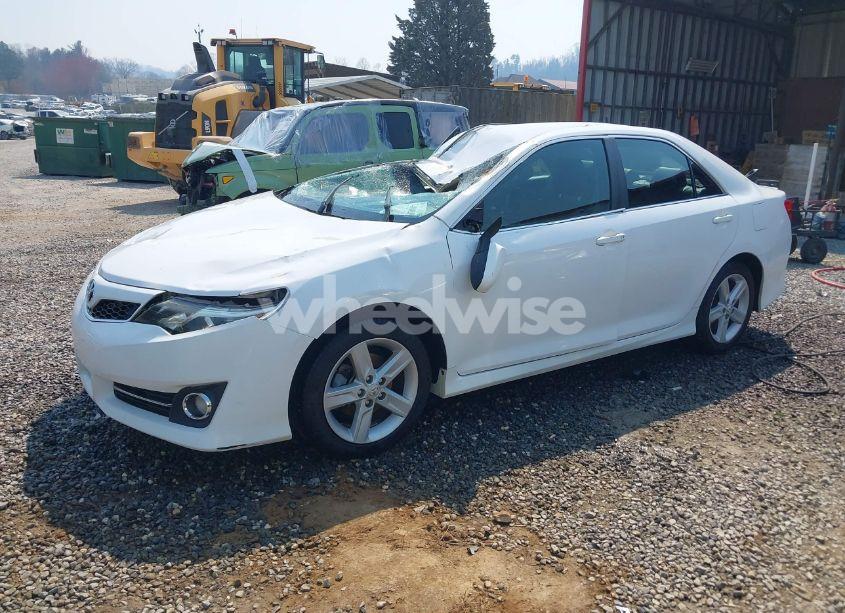 Photo 2 of 2014 Toyota Camry SE (VIN 4T1BF1FK7EU317016)