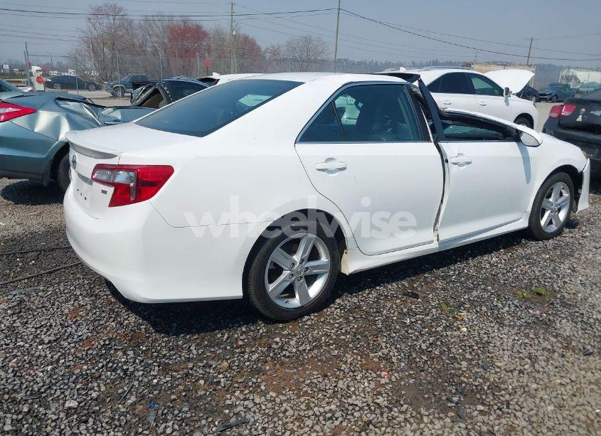 Photo 4 of 2014 Toyota Camry SE (VIN 4T1BF1FK7EU317016)