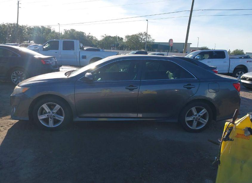 Photo 14 of 2014 Toyota Camry SE (VIN 4T1BF1FK7EU323088)