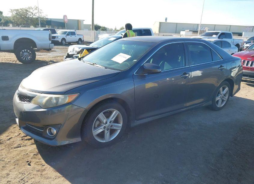 Photo 2 of 2014 Toyota Camry SE (VIN 4T1BF1FK7EU323088)