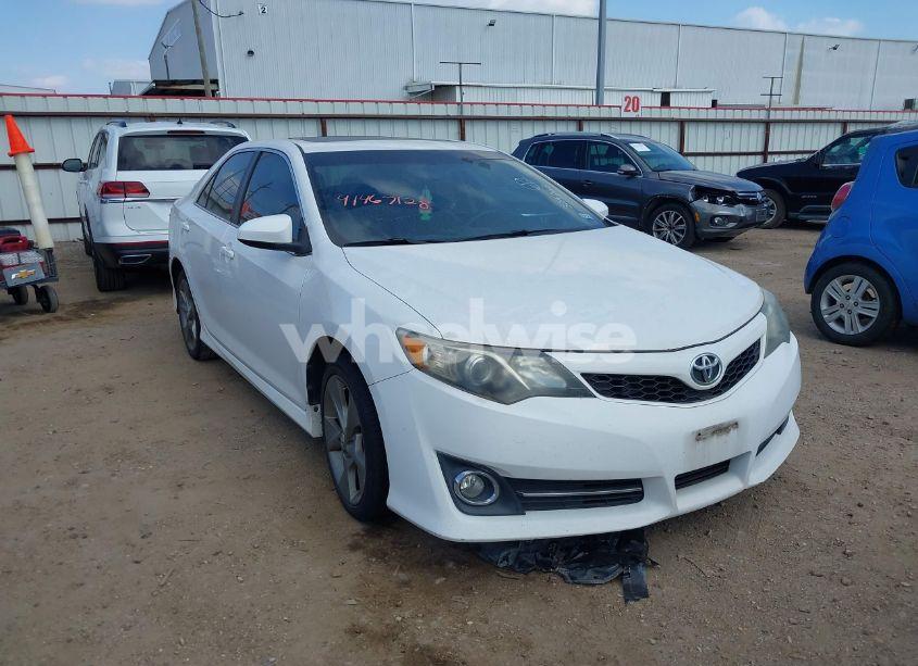 2014 Toyota Camry SE SPORT (VIN 4T1BF1FK7EU324063) main photo
