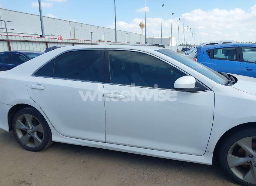 Photo 13 of 2014 Toyota Camry SE SPORT (VIN 4T1BF1FK7EU324063)