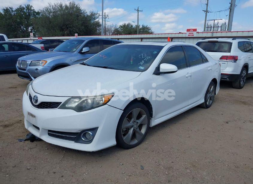 Photo 2 of 2014 Toyota Camry SE SPORT (VIN 4T1BF1FK7EU324063)
