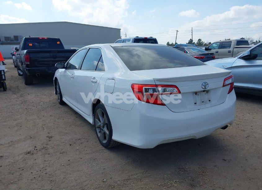 Photo 3 of 2014 Toyota Camry SE SPORT (VIN 4T1BF1FK7EU324063)