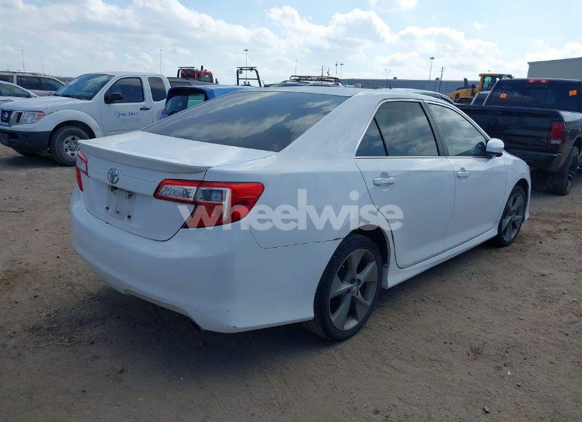 Photo 4 of 2014 Toyota Camry SE SPORT (VIN 4T1BF1FK7EU324063)