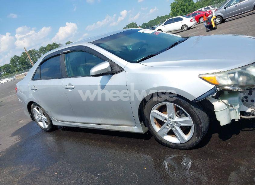 Photo 13 of 2014 Toyota Camry SE (VIN 4T1BF1FK7EU333782)