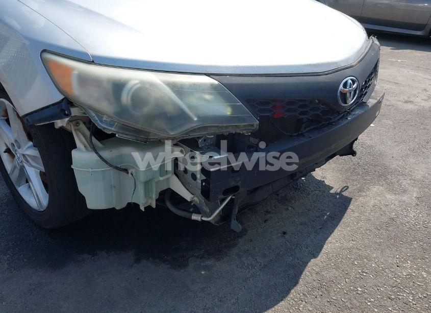 Photo 18 of 2014 Toyota Camry SE (VIN 4T1BF1FK7EU333782)
