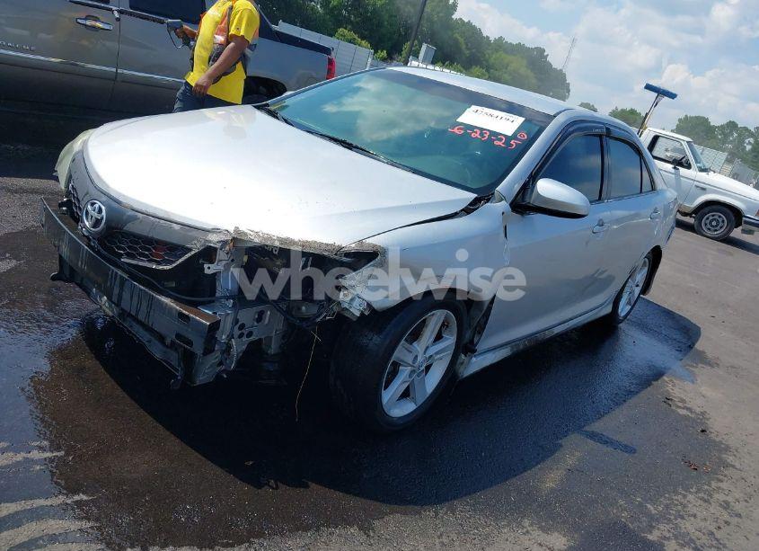 Photo 2 of 2014 Toyota Camry SE (VIN 4T1BF1FK7EU333782)