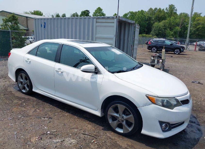 2014 Toyota Camry SE SPORT (VIN 4T1BF1FK7EU348038) main photo