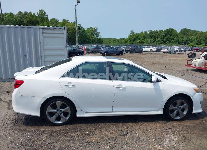 Photo 13 of 2014 Toyota Camry SE SPORT (VIN 4T1BF1FK7EU348038)