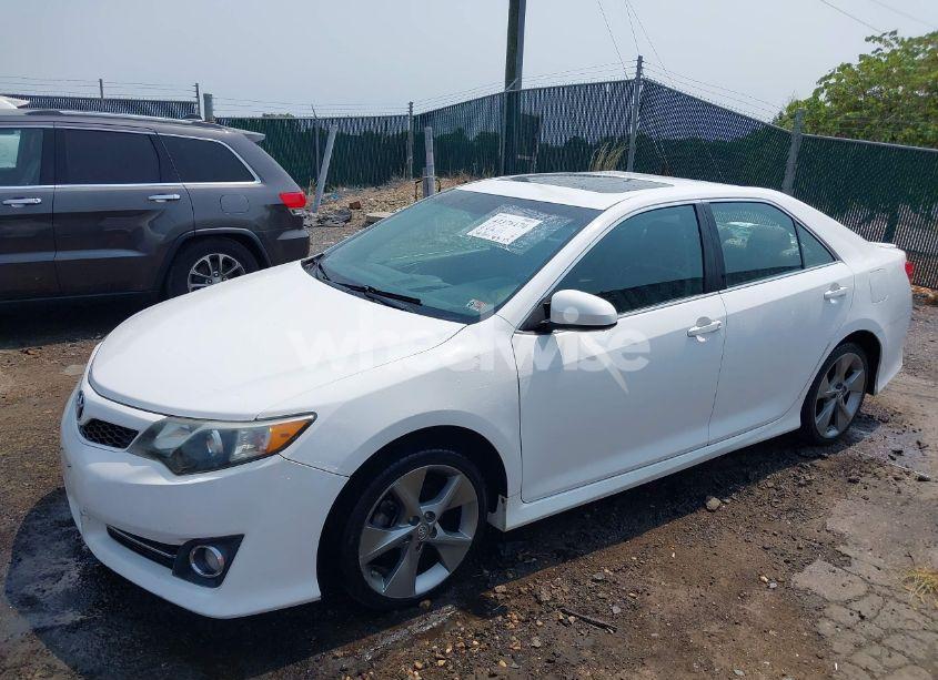 Photo 2 of 2014 Toyota Camry SE SPORT (VIN 4T1BF1FK7EU348038)