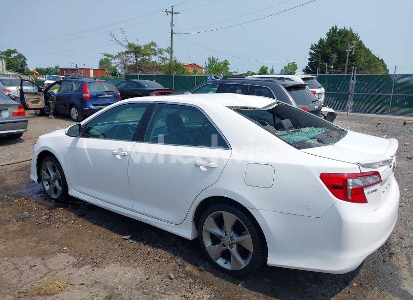Photo 3 of 2014 Toyota Camry SE SPORT (VIN 4T1BF1FK7EU348038)
