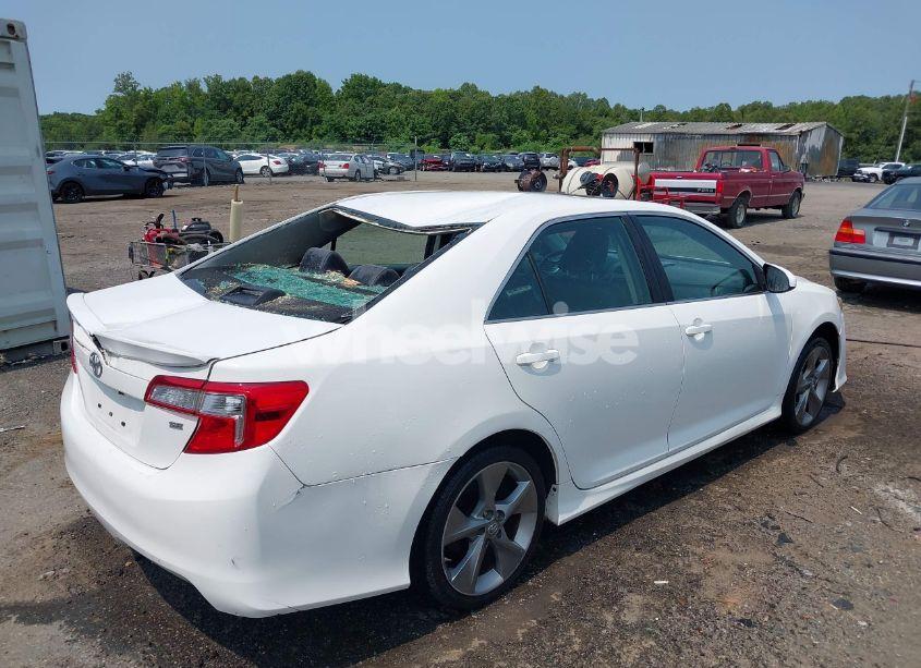 Photo 4 of 2014 Toyota Camry SE SPORT (VIN 4T1BF1FK7EU348038)