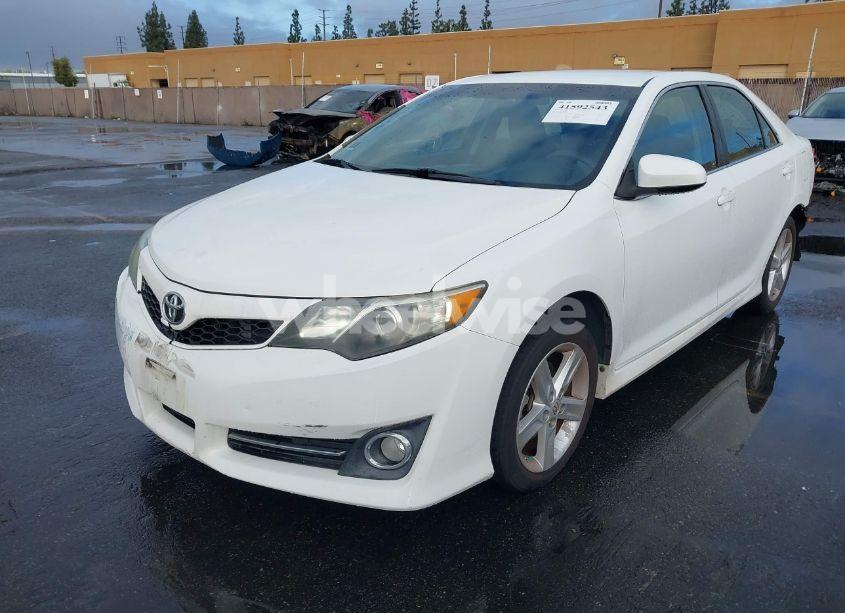 Photo 2 of 2014 Toyota Camry SE (VIN 4T1BF1FK7EU349772)