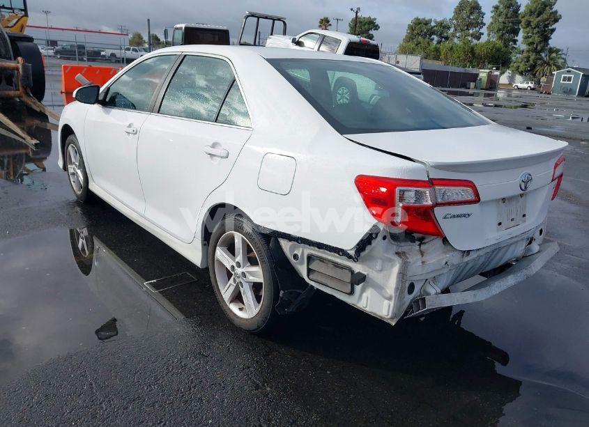 Photo 3 of 2014 Toyota Camry SE (VIN 4T1BF1FK7EU349772)